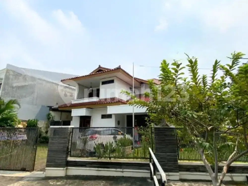 Rumah Asri 2 Lantai Halaman Luas di Cinere