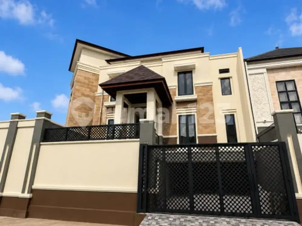 Rumah Mewah 2 Lantai dengan Private Pool di Lebak Bulus