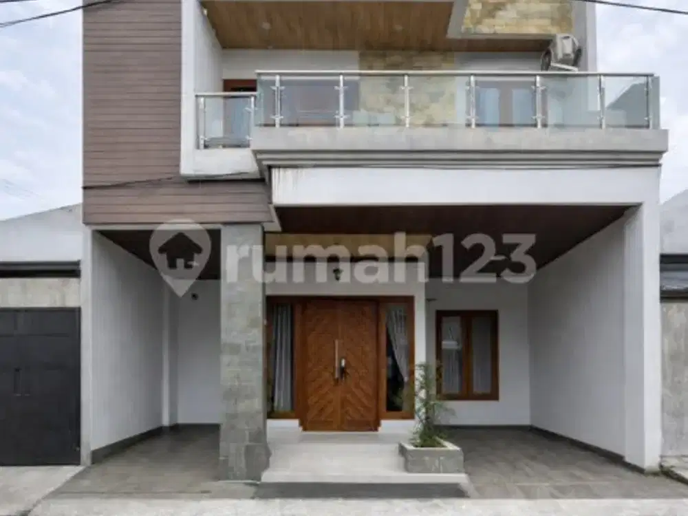 Rumah Modern 3 Lantai Bebas Banjir Dalam Town House di Beji