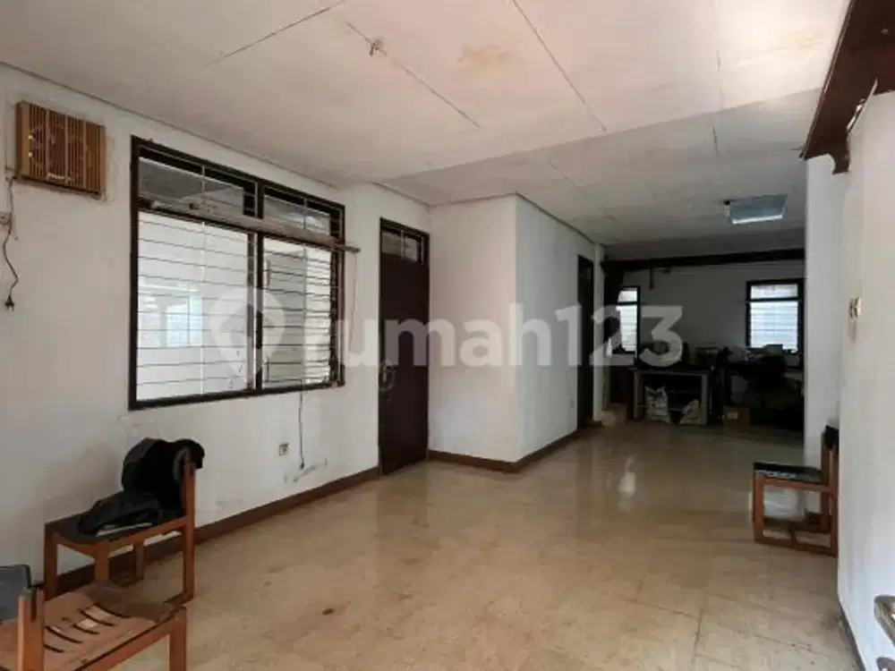 Rumah Hitung Tanah dalam Komplek Akses Jalan Lebar di Cinere