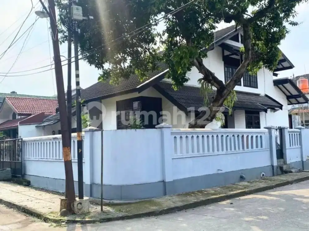 Rumah 2 Lantai Bangunan Terawat di Cinere dekat Tol Desari