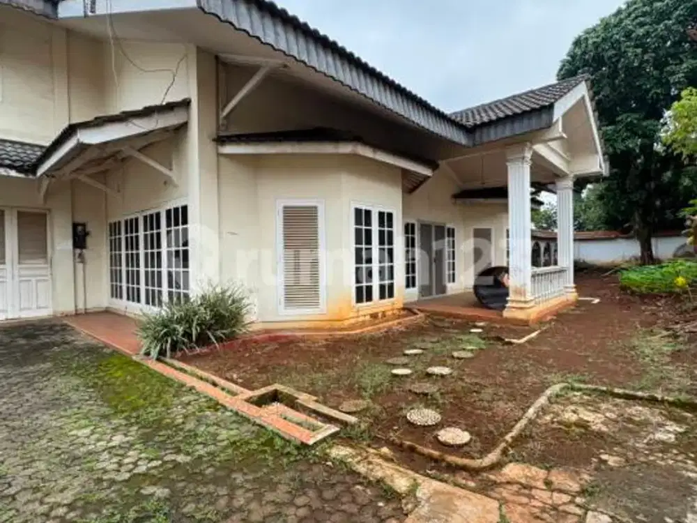 Rumah Luas dengan Lahan 1.062 M² Dekat Tol Limo