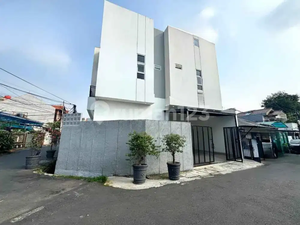 BRAND NEW HOUSE TEBET, AKSES 2 MOBIL