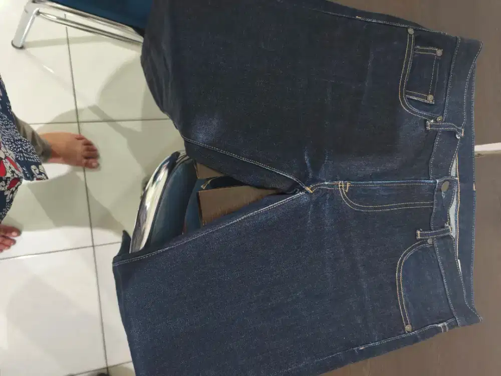 celana jeans uniqlo