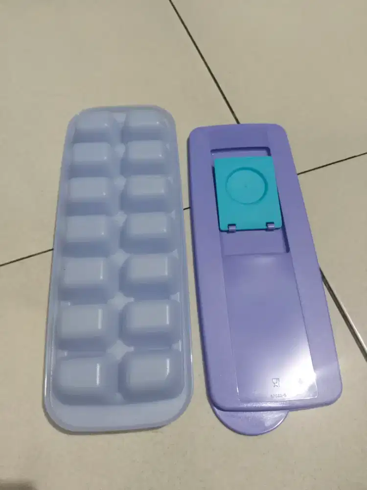 tupperware (tempat es batu)
