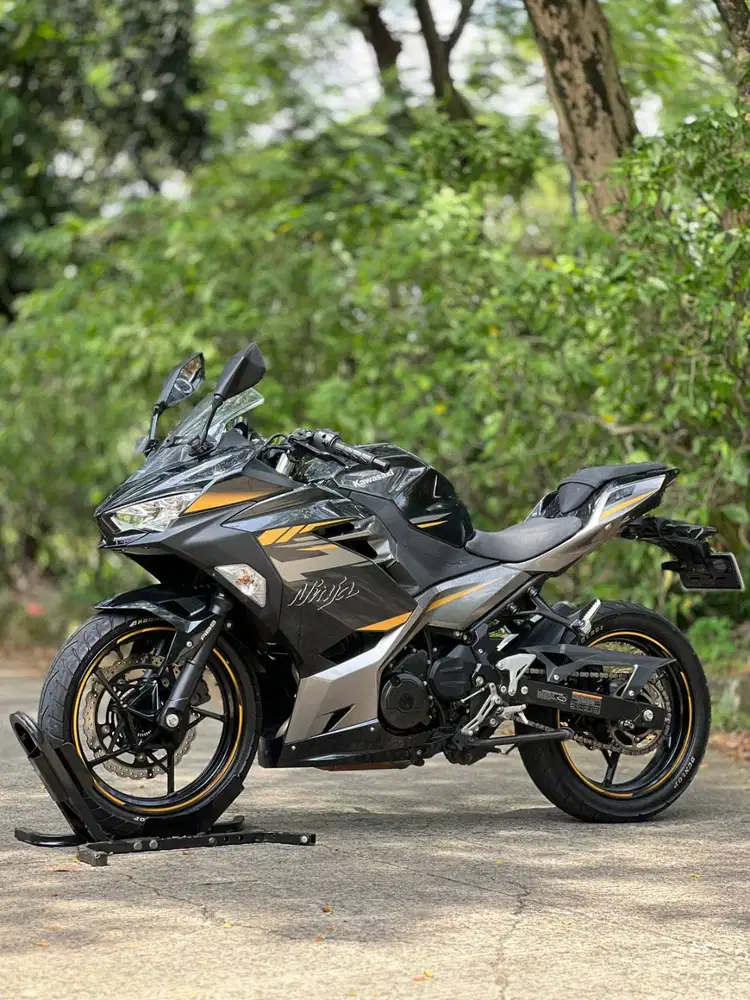 KAWASAKI NEW NINJA 250 FI ABS KEYLESS 2022 GREY KM 9K PAJAK ON SUPERB