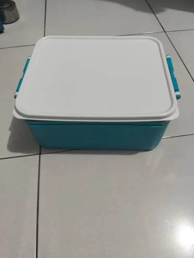 tupperware (5.7 L)