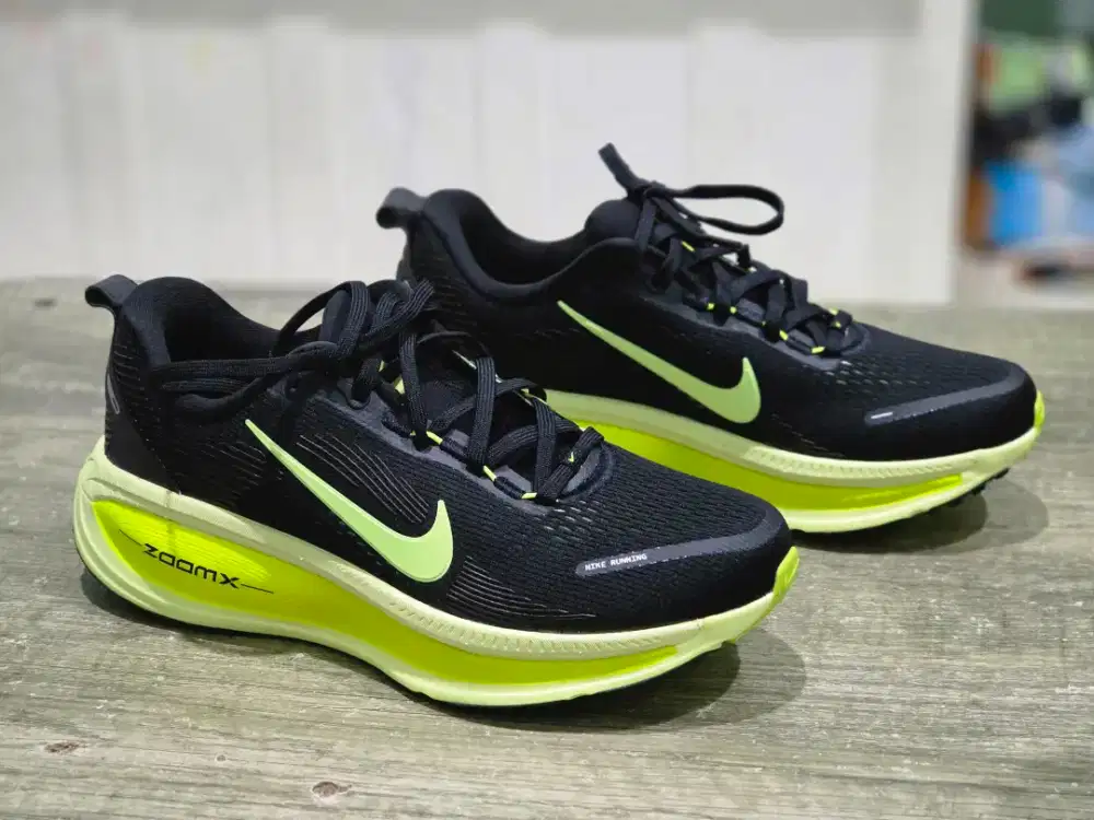 Nike Vomero 18 sepatu lari running