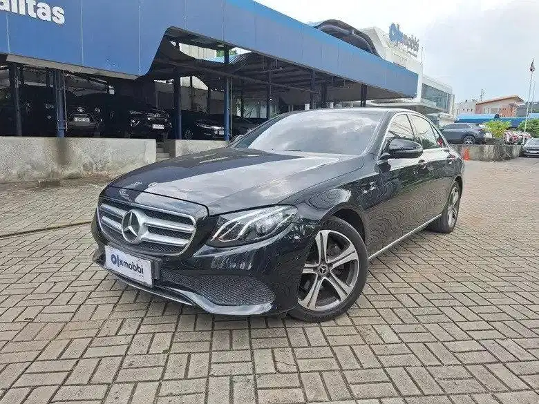 DP RENDAH - Mercedes-Benz E200 2.0 Avantgarde Line Bensin-AT 2019