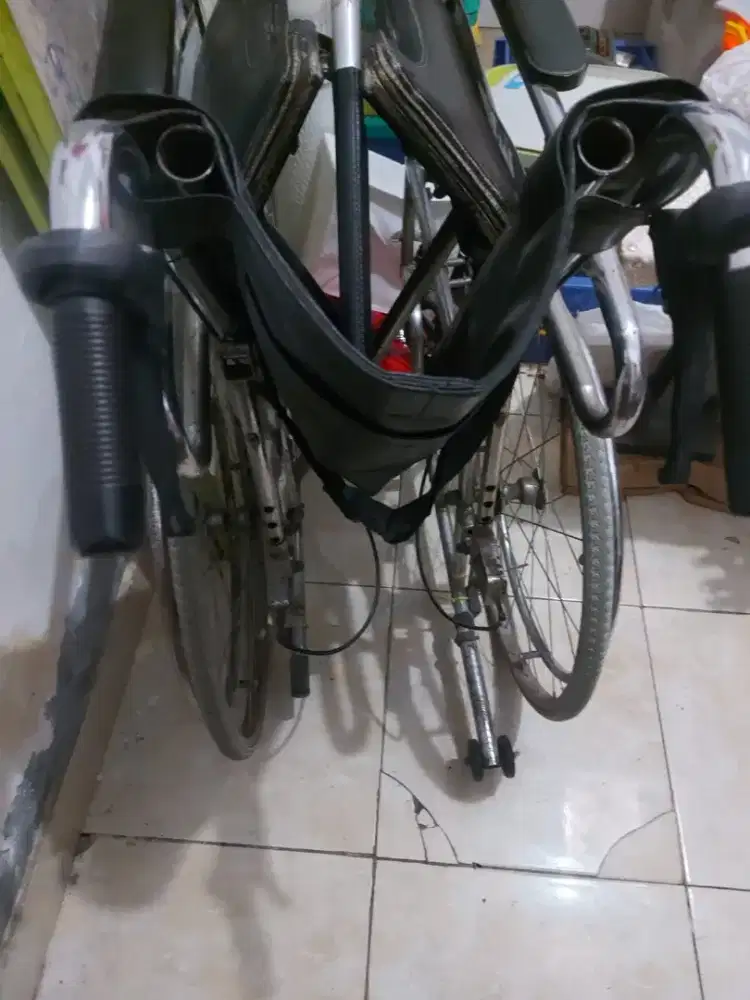 Kursi roda lipat