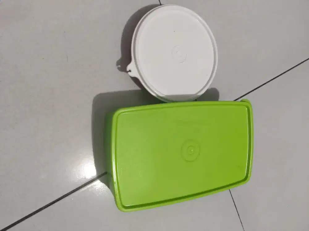 tupperware (tempat kue)