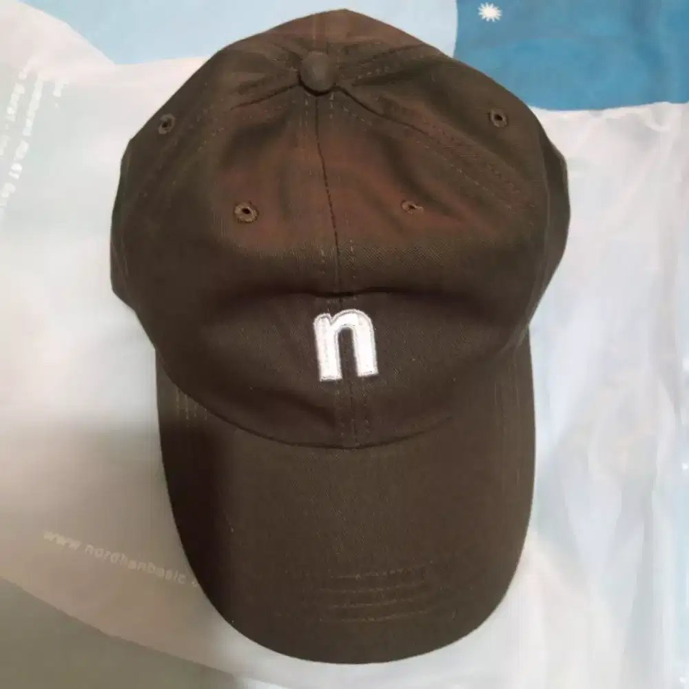 Topi warna army