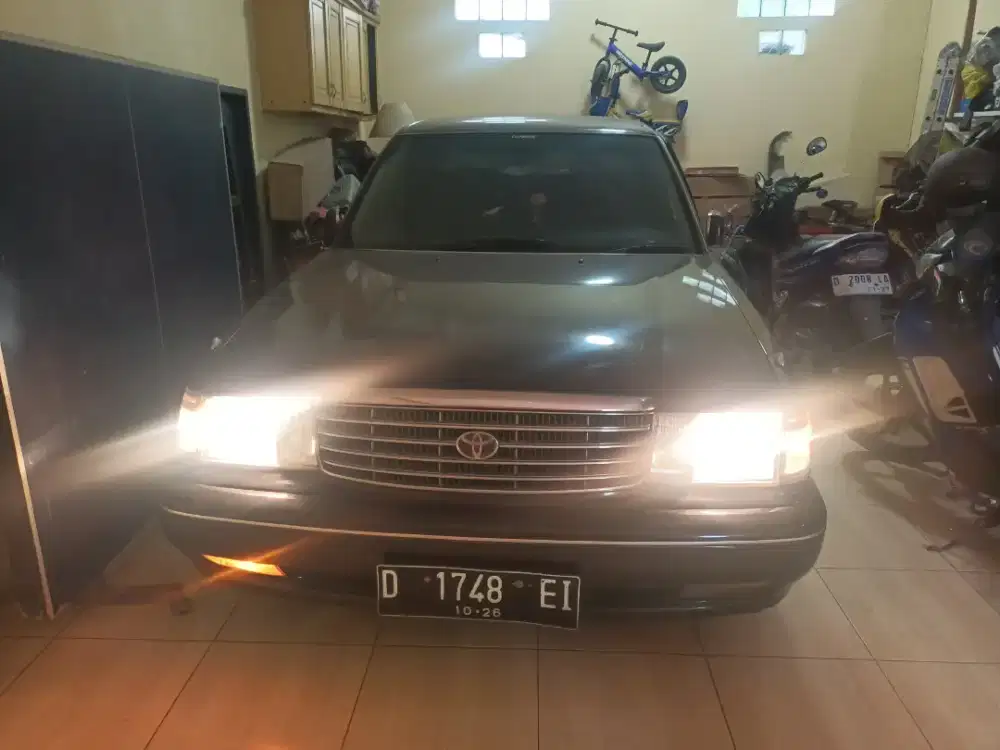 Toyota crown  super saloon1994