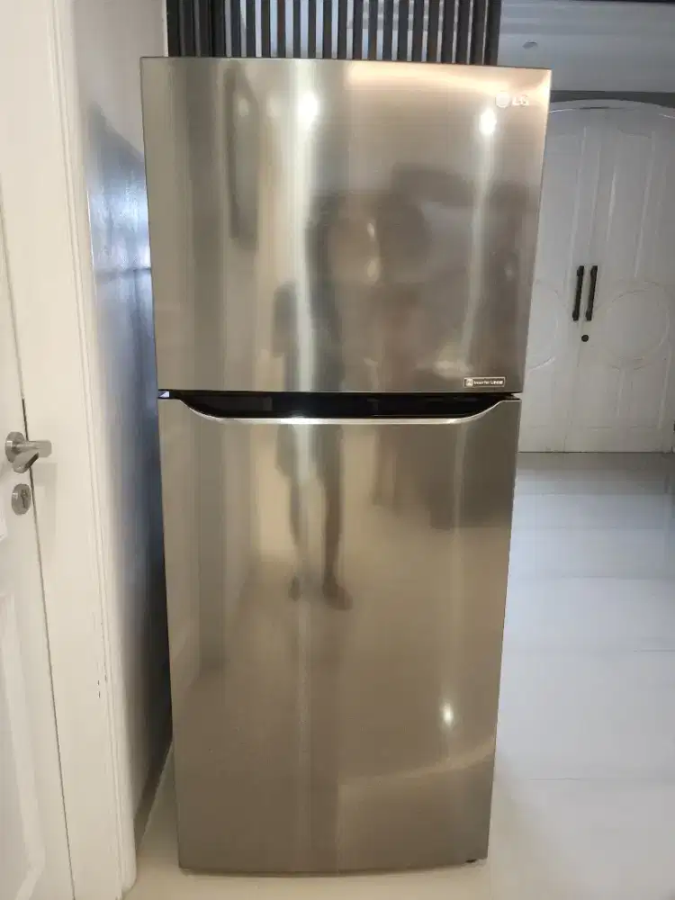 Kulkas 2 pintu LG Inventer Linear