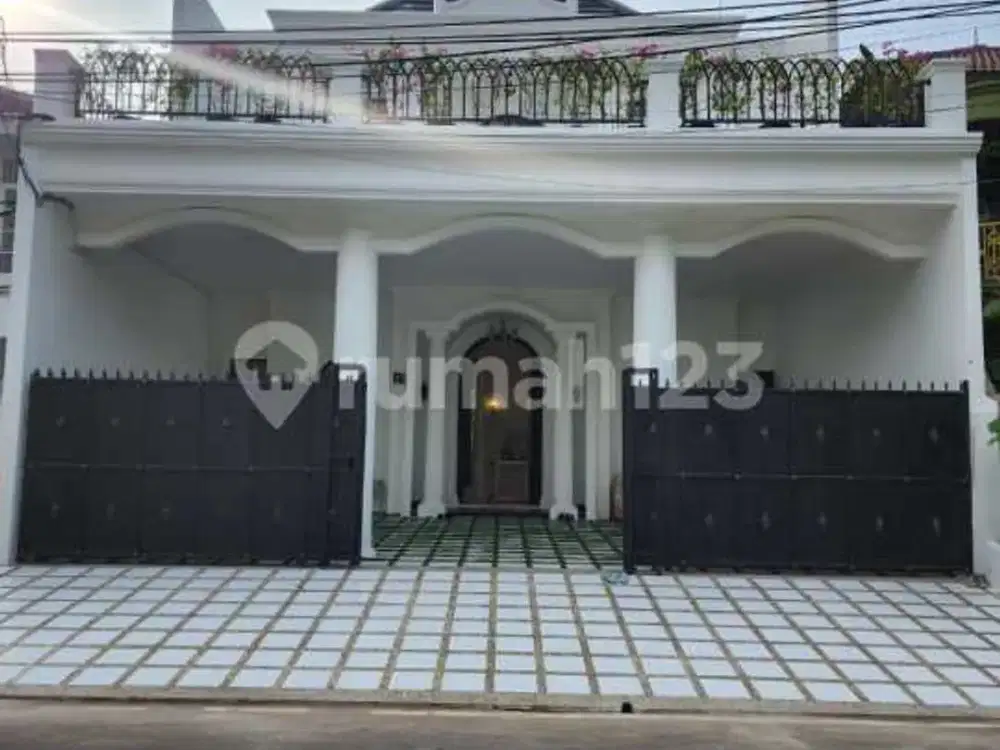 Rumah Modern Classic Super Cozy di Pondok Indah, Lokasi Premium