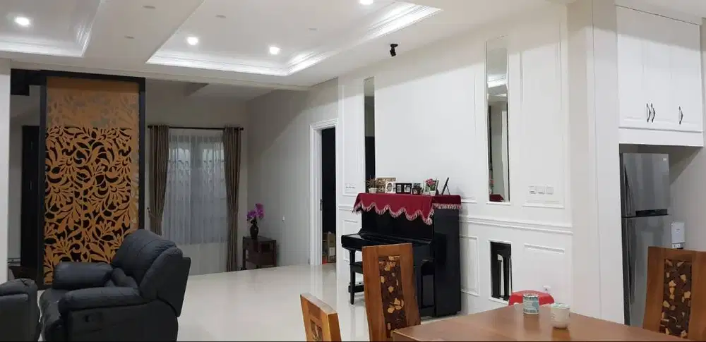 Rumah Mewah View Danau di Spring Gading Serpong Lokasi Strategis