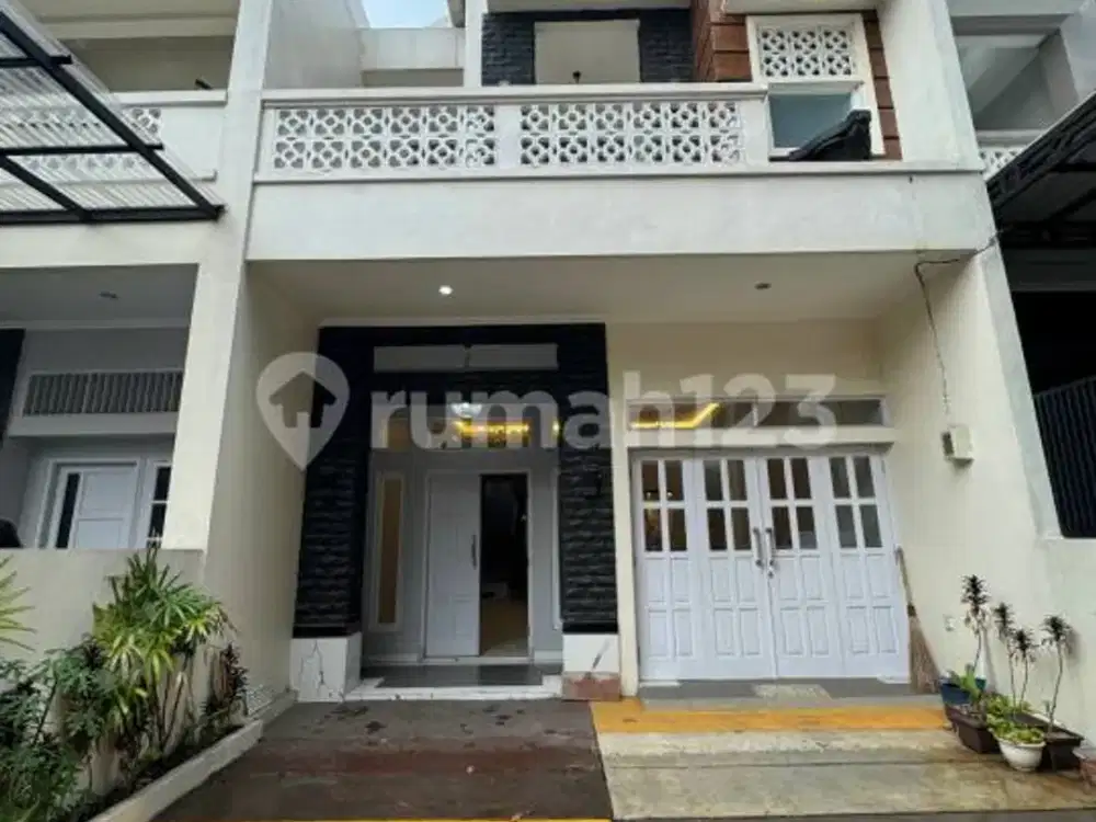 Brand New, Rumah Cantik 3 Lantai Dengan Layout Bagus di Cinere