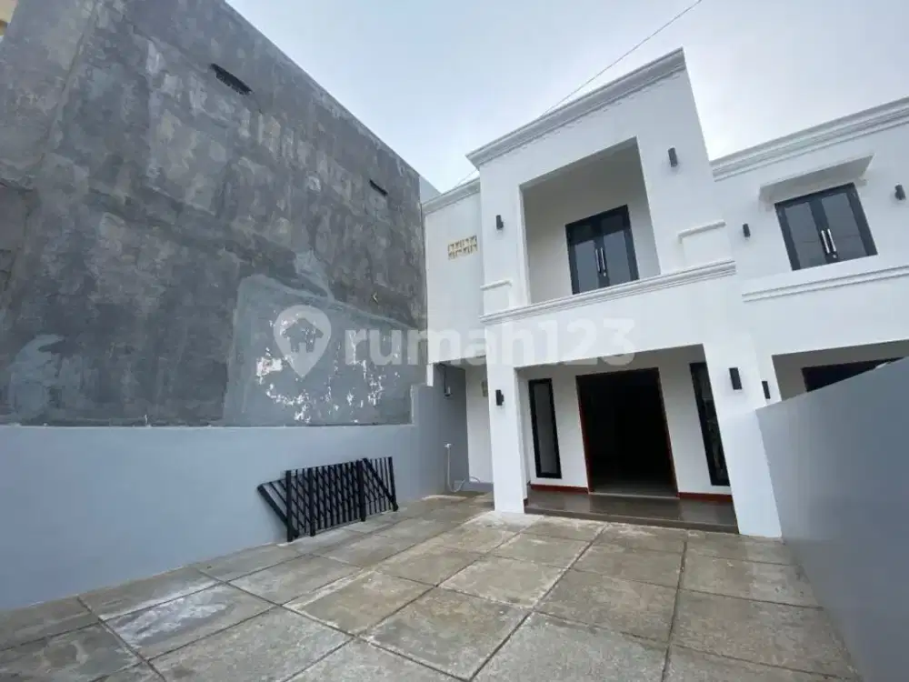Brand New Rumah Modern Classic di Komplek Strategis Cinere