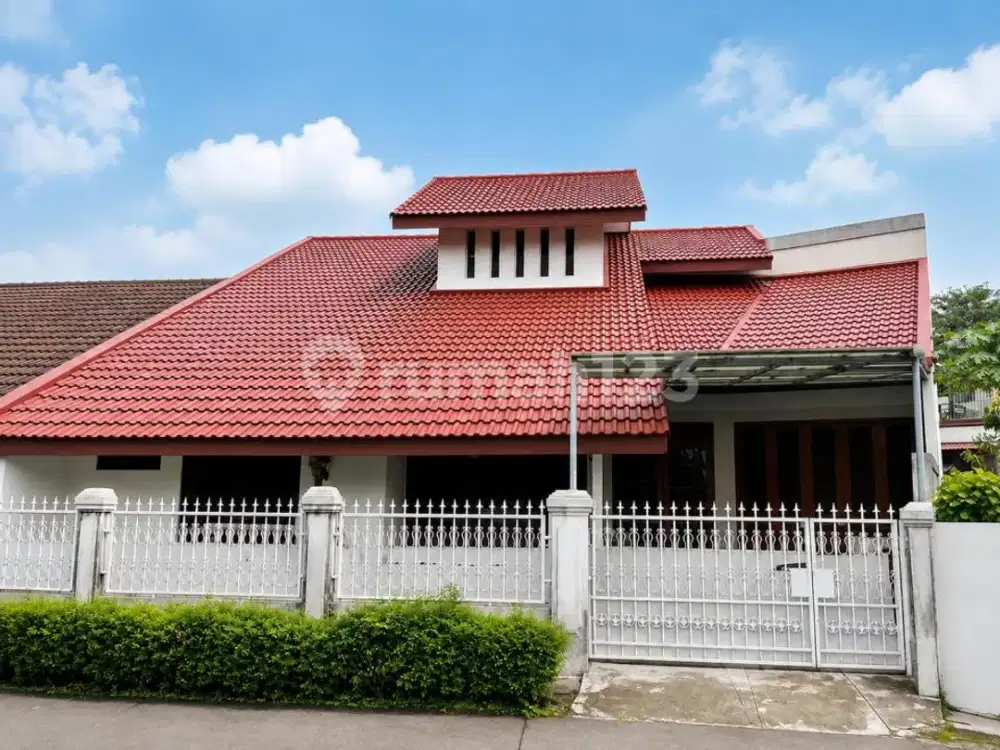 Rumah Nyaman Luas 206M2 di Ciputat - Lokasi Strategis
