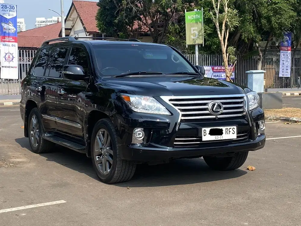 LEXUS LX570 AT 2015 HITAM