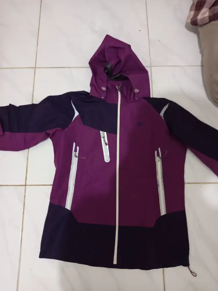 Jaket  warna ungu