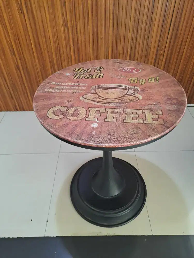 Meja teras kafe bundar diameter 60 cm