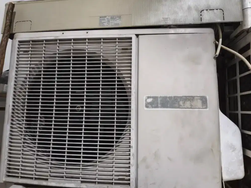Barang bekas AC rusak