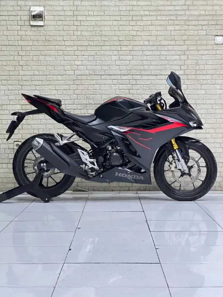 ODO 9RB‼️ Honda CBR 150R ABS 2022 Matte Black
- Mustika Motoshop