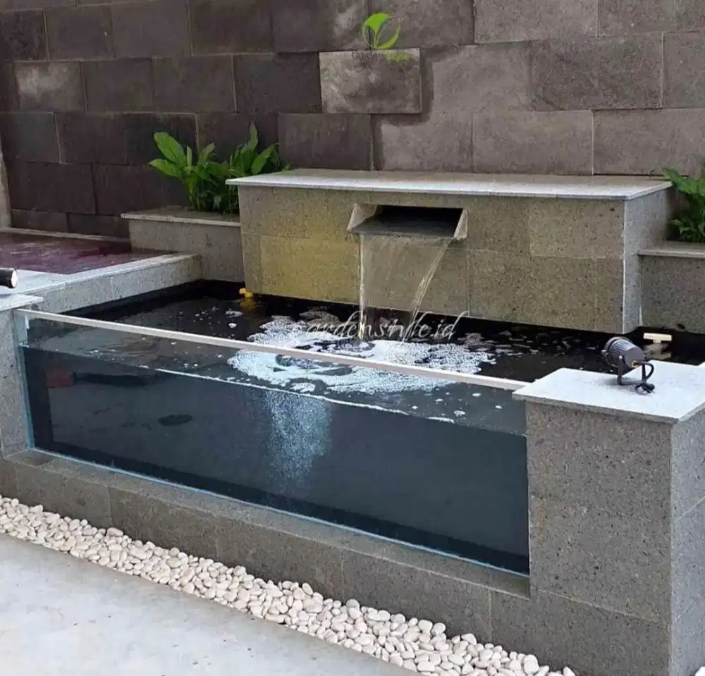 Kolam kaca minimalis