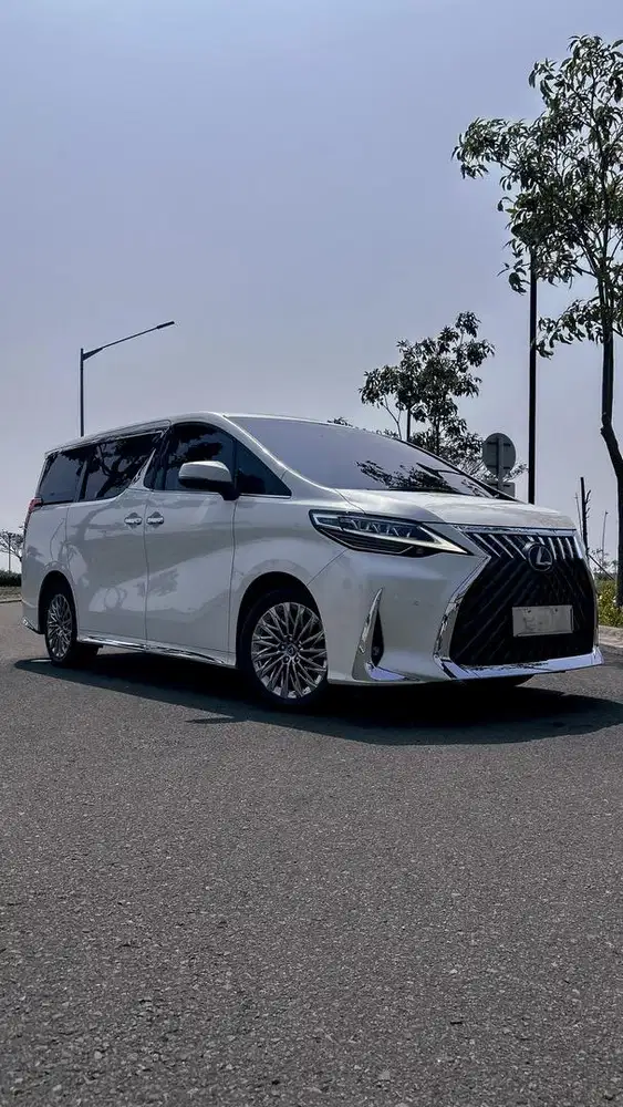 2022 Lexus LM350 7-Seater