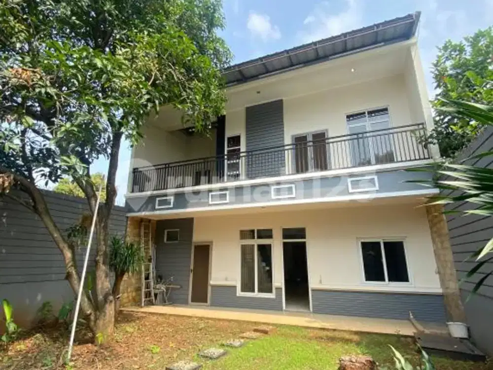 Rumah Luas Tanah 303 m2 Harga Nego - Lokasi Strategis di dalam komplek ternama Cibubur Country