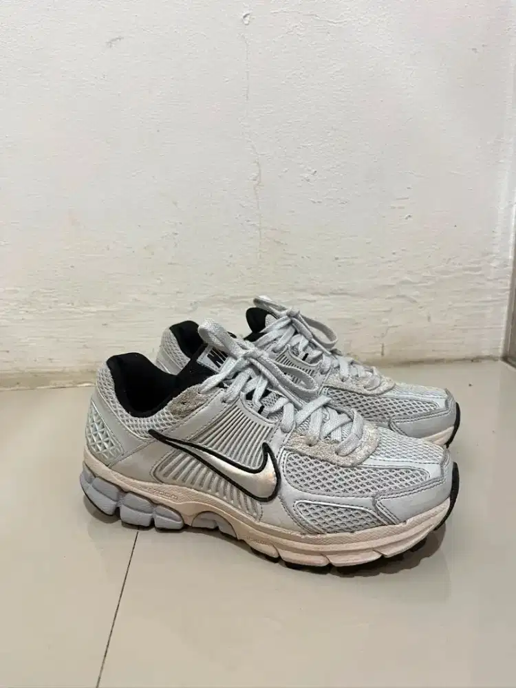 Sepatu Nike Abu + Putih Size 37 - 37,5