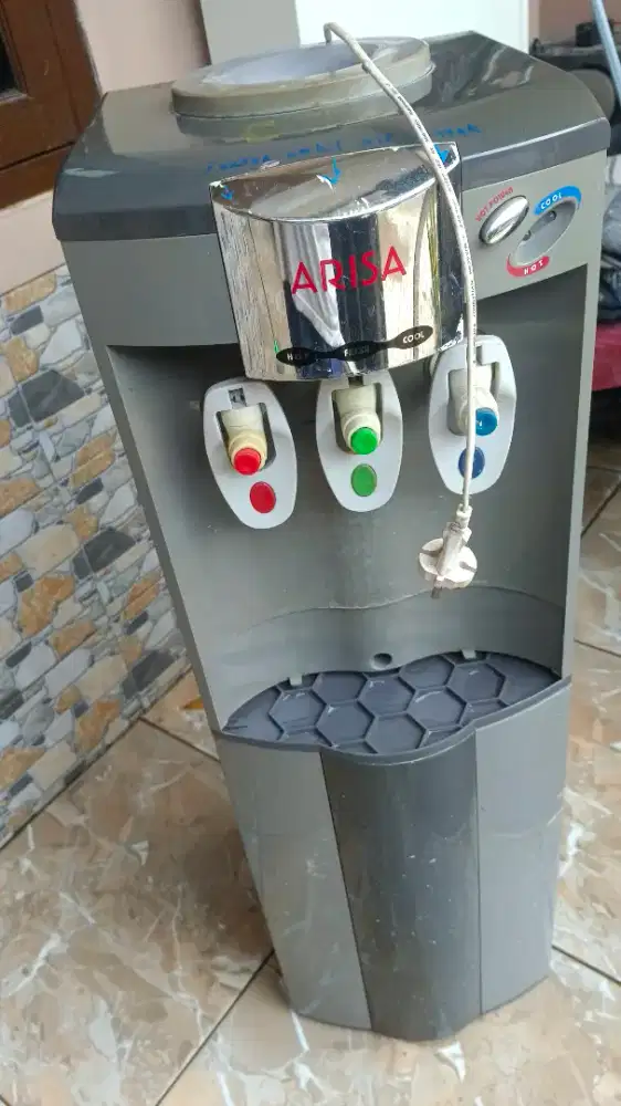 Displenser air minum