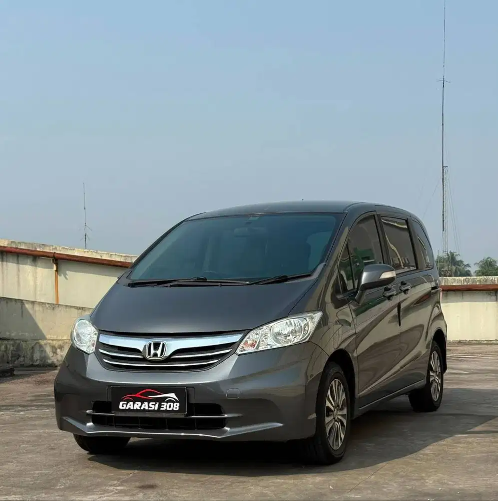 Honda Freed E PSD 2013 Abu Abu Low Kilometer 69 rb