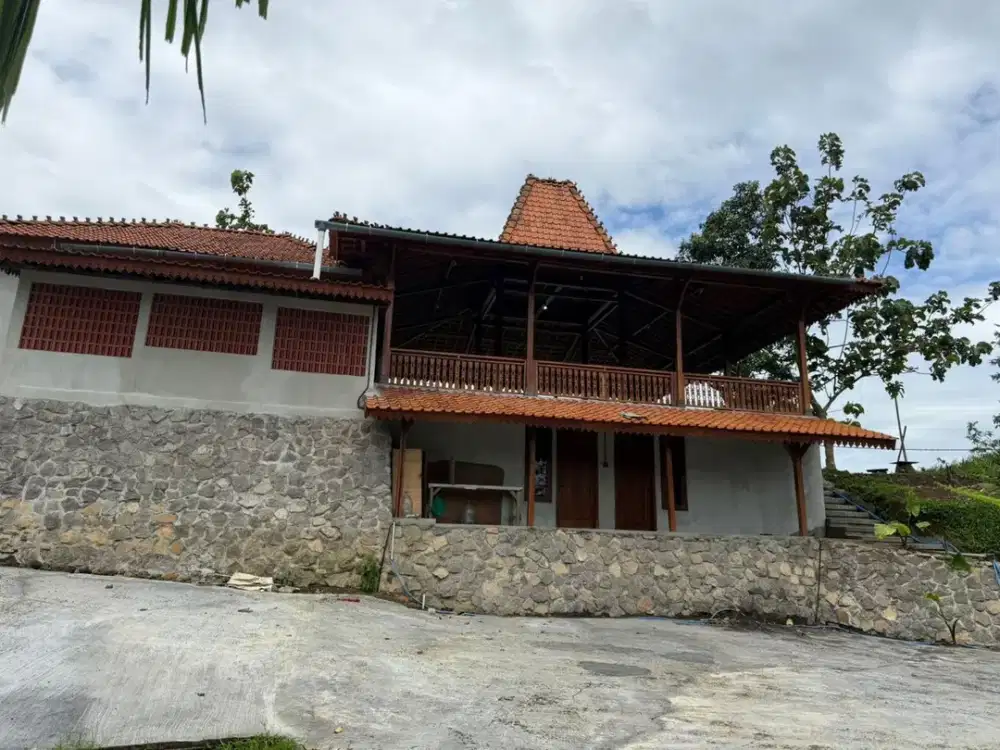 DIJUAL DISEWAKAN RESTO & VILLA EKSOTIS DI JATILUWIH – LAHAN 2.400 M² DENGAN VIEW SAWAH & GUNUNG BATUKARU