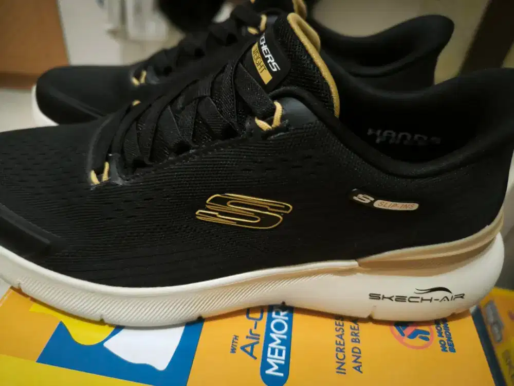 Dijual sepatu skechers