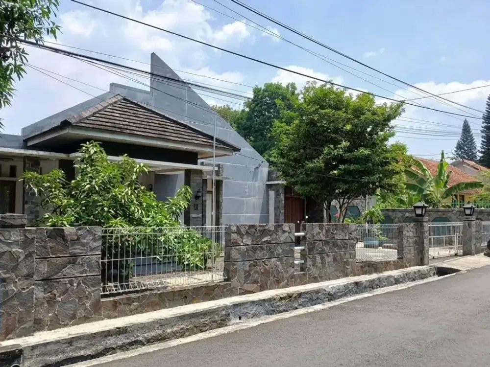 Dijual Rumah luas di Golf Arcamanik Bandung lt 400 harga 2,3 M