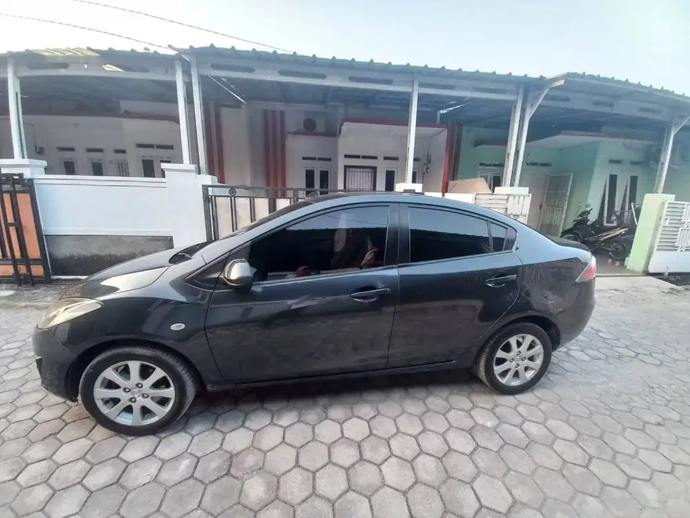 Mazda 2 Tahun 2012