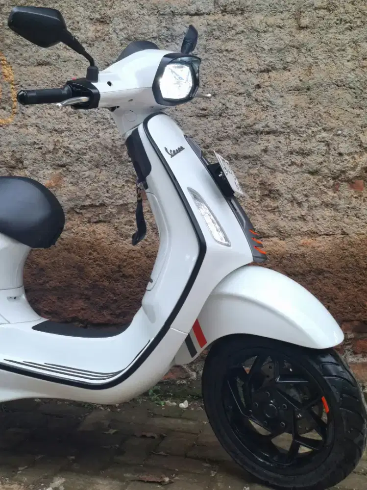 Vespa Sprint S 150 i-Get ABS 2024 Putih Mulus KM Low Pajak Panjang
