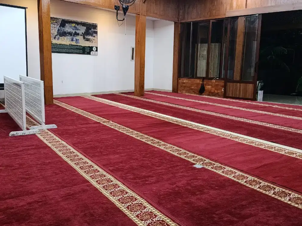 Karpet Masjid Tipe Grand Platinum merah Polos