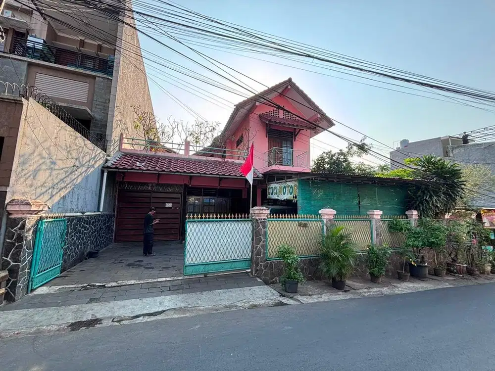 Rumah 2 Lantai SHM Dekat Tol dan Stasiun di Kebon Jeruk, Jakarta Barat