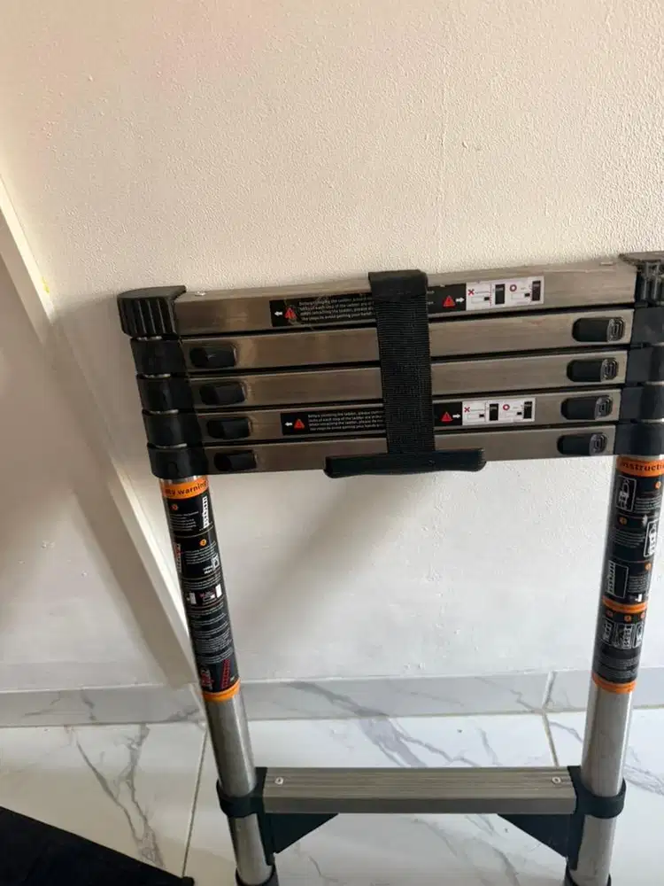 Tangga telescopik 2,3m like new sekali pakai