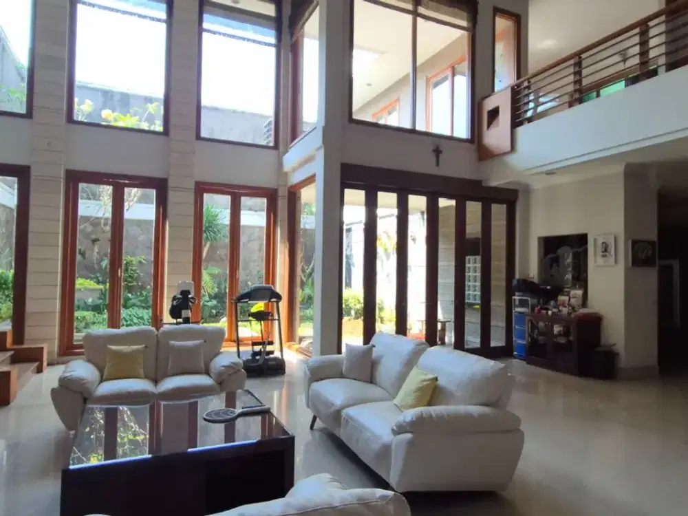 Fast Sale, Rumah Luxury Berlokasi Di Kawasan Elite Batununggal, Bandung
