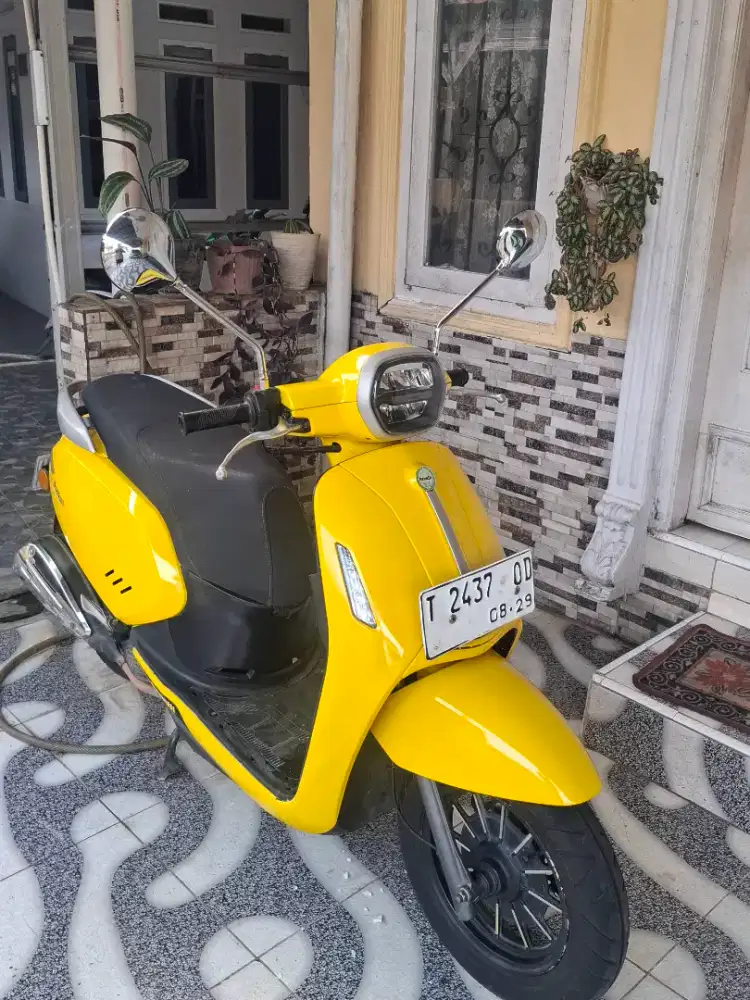 Benelli Panarea 125 Yellow
