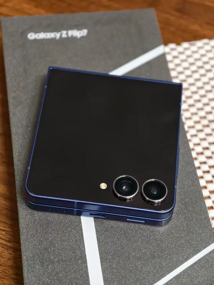 Samsung Z Flip 7 12/512 bekas sein resmi