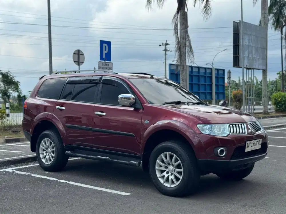Mitsubishi Pajero Exceed 2011