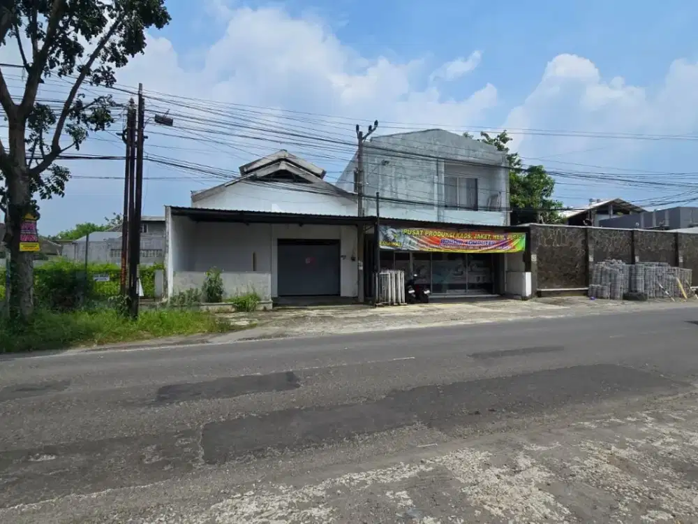 Rumah Mewah dan Ruang Usaha Konveksi Dekat Pintu Tol Klodran