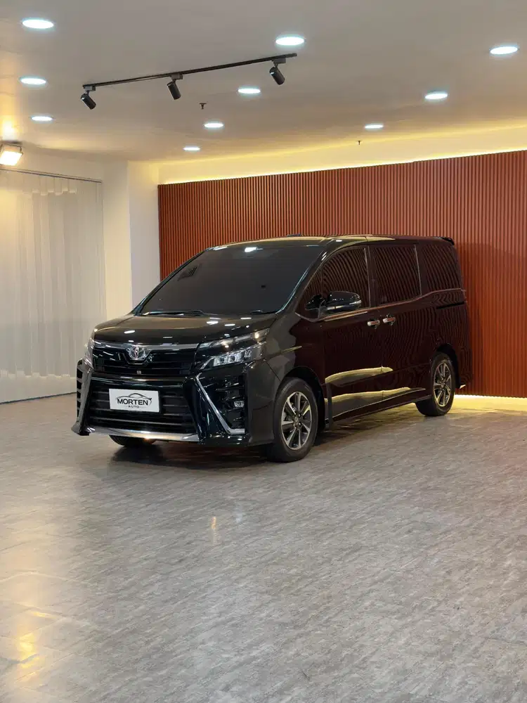 Toyota Voxy 2.0 AT 2019