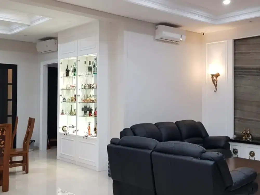 Rumah Mewah View Danau di Spring Gading Serpong Lokasi Strategis