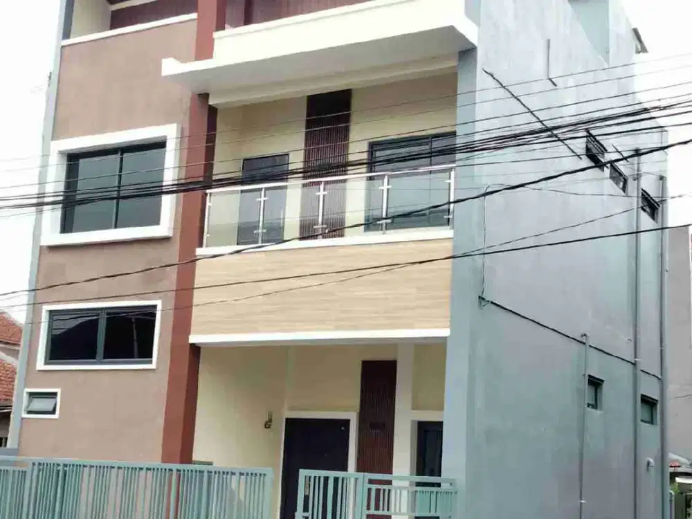 Dijual Rumah Baru Minimalis 2,5 lantai di Kopo Permai